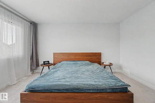 2721 Donaghey Crescent, Edmonton, AB - Indoor Photo Showing Bedroom
