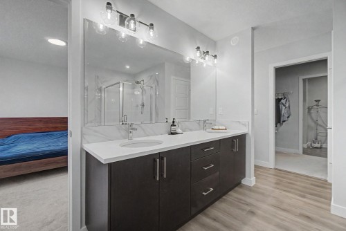 2721 Donaghey Crescent, Edmonton, AB - Indoor Photo Showing Bathroom