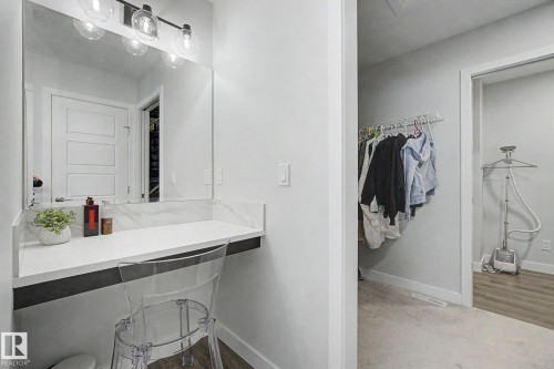 2721 Donaghey Crescent, Edmonton, AB - Indoor Photo Showing Bathroom