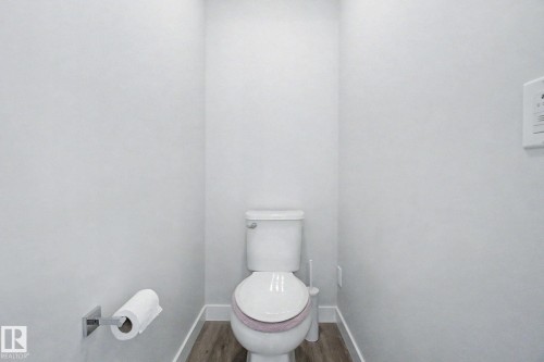 2721 Donaghey Crescent, Edmonton, AB - Indoor Photo Showing Bathroom