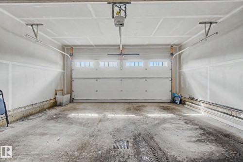 2721 Donaghey Crescent, Edmonton, AB - Indoor Photo Showing Garage