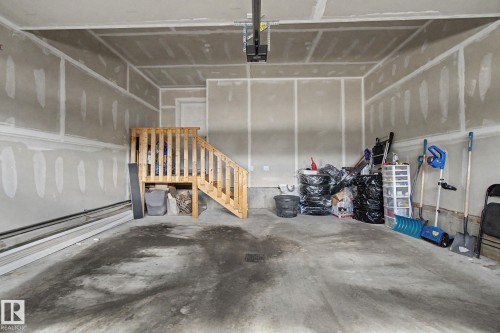 2721 Donaghey Crescent, Edmonton, AB - Indoor Photo Showing Garage