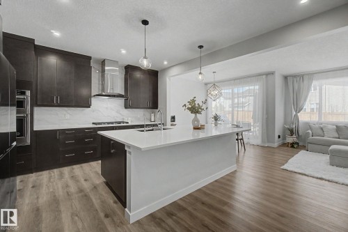2721 Donaghey Crescent, Edmonton, AB - Indoor Photo Showing Kitchen With Upgraded Kitchen