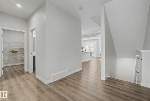 2721 Donaghey Crescent, Edmonton, AB - Indoor Photo Showing Other Room