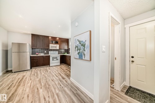 11811 44 Street, Edmonton, AB - Indoor Photo Showing Kitchen