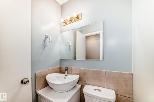 11811 44 Street, Edmonton, AB - Indoor Photo Showing Bathroom
