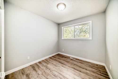 11811 44 Street, Edmonton, AB - Indoor Photo Showing Other Room