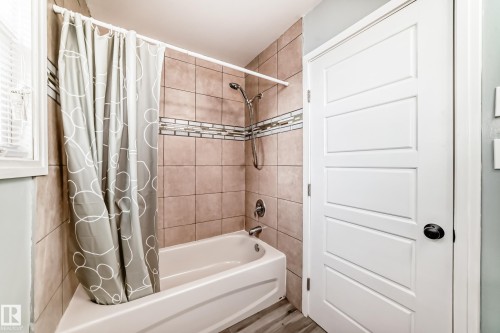 11811 44 Street, Edmonton, AB - Indoor Photo Showing Bathroom