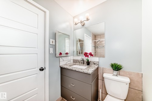 11811 44 Street, Edmonton, AB - Indoor Photo Showing Bathroom