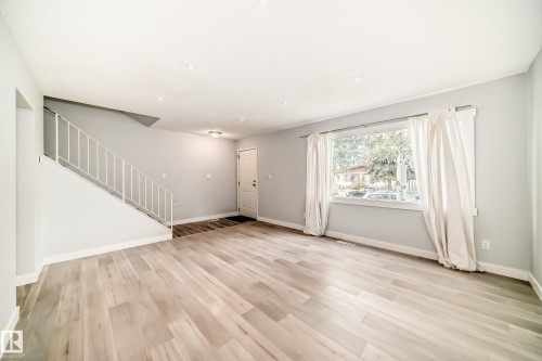11811 44 Street, Edmonton, AB - Indoor Photo Showing Other Room