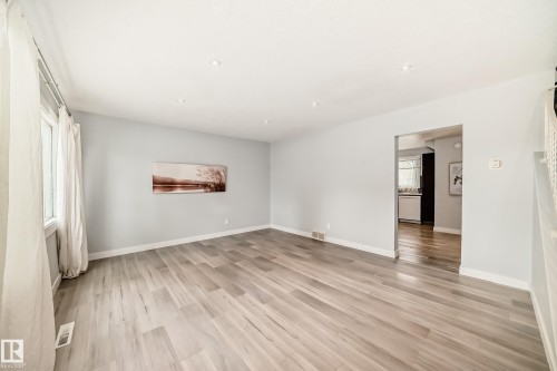 11811 44 Street, Edmonton, AB - Indoor