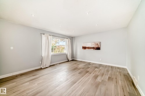 11811 44 Street, Edmonton, AB - Indoor