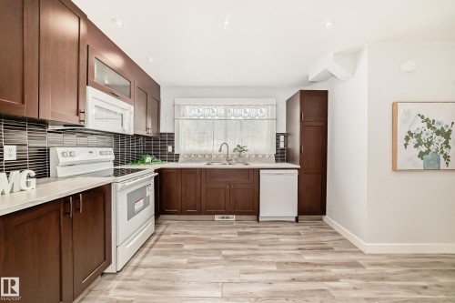 11811 44 Street, Edmonton, AB - Indoor Photo Showing Kitchen