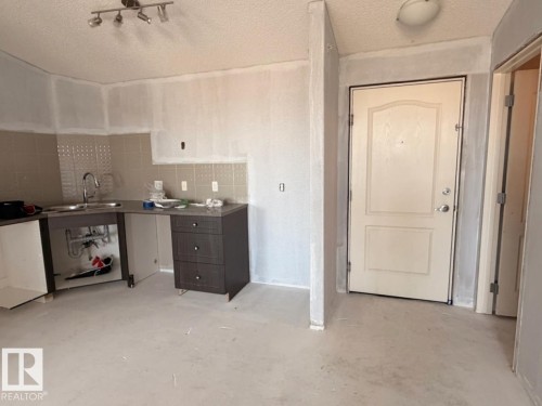 416 1520 Hammond Gate Gate, Edmonton, AB - Indoor