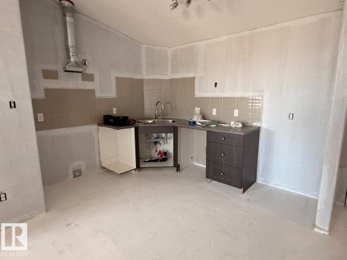 416 1520 Hammond Gate Gate, Edmonton, AB - Indoor Photo Showing Other Room