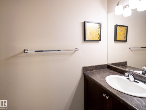 3617 Whitelaw Bay, Edmonton, AB - Indoor Photo Showing Bathroom