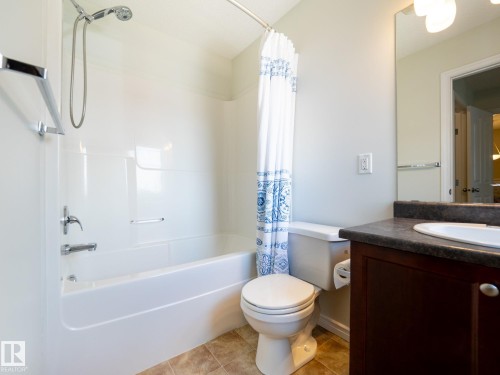 3617 Whitelaw Bay, Edmonton, AB - Indoor Photo Showing Bathroom