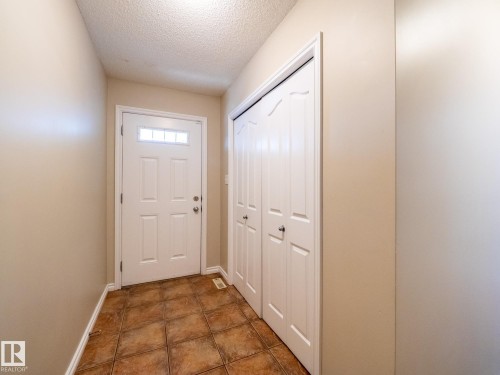 3617 Whitelaw Bay, Edmonton, AB - Indoor Photo Showing Other Room