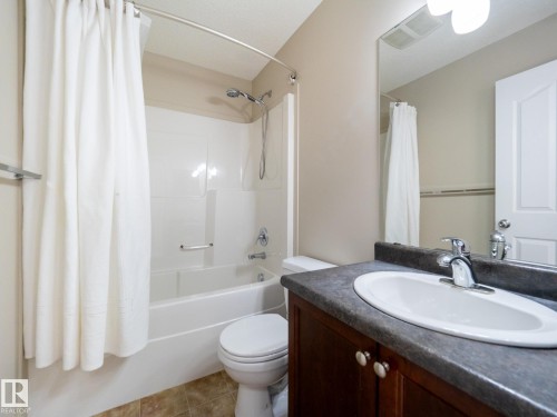 3617 Whitelaw Bay, Edmonton, AB - Indoor Photo Showing Bathroom