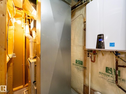 3617 Whitelaw Bay, Edmonton, AB - Indoor Photo Showing Basement