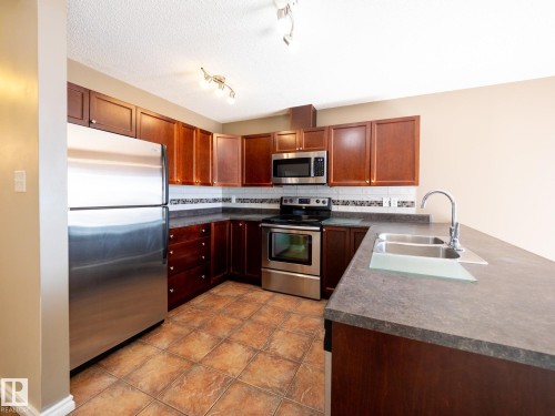 3617 Whitelaw Bay, Edmonton, AB - Indoor Photo Showing Kitchen With Double Sink