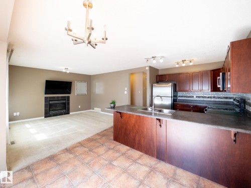 3617 Whitelaw Bay, Edmonton, AB - Indoor Photo Showing Kitchen With Double Sink