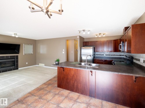 3617 Whitelaw Bay, Edmonton, AB - Indoor Photo Showing Kitchen With Double Sink