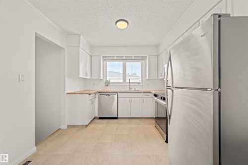 2008 89 Street, Edmonton, AB - Indoor Photo Showing Kitchen