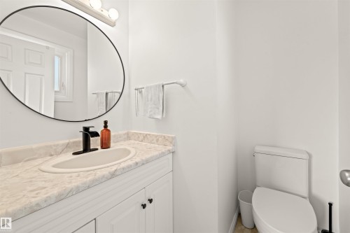 2008 89 Street, Edmonton, AB - Indoor Photo Showing Bathroom