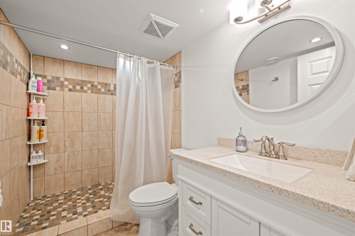2008 89 Street, Edmonton, AB - Indoor Photo Showing Bathroom