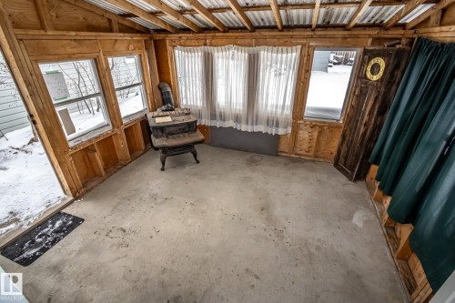 This space features exposed wood framing and a concrete floor - 5209 49 Ave, St. Paul Town, AB - Indoor Photo Showing Other Room