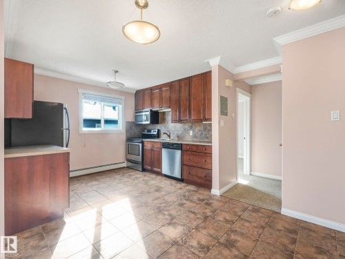 9 10724 115 Street, Edmonton, AB - Indoor Photo Showing Kitchen