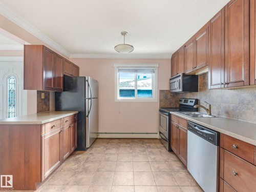 9 10724 115 Street, Edmonton, AB - Indoor Photo Showing Kitchen