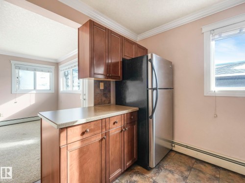 9 10724 115 Street, Edmonton, AB - Indoor Photo Showing Kitchen