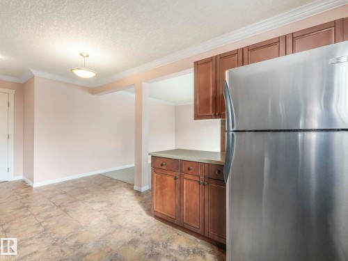 9 10724 115 Street, Edmonton, AB - Indoor Photo Showing Kitchen