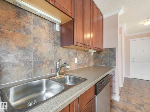 9 10724 115 Street, Edmonton, AB - Indoor Photo Showing Kitchen With Double Sink