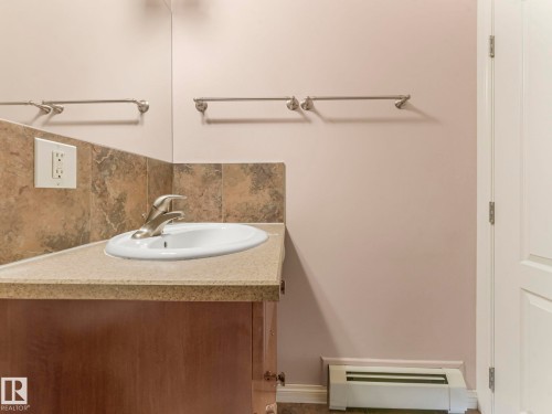 9 10724 115 Street, Edmonton, AB - Indoor Photo Showing Bathroom