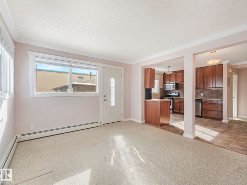 9 10724 115 Street, Edmonton, AB - Indoor