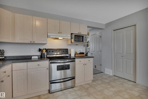 130 Campbell Road, Leduc, AB - Indoor Photo Showing Kitchen