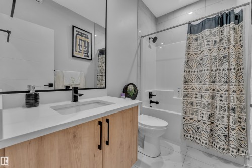 3615 42 Avenue, Beaumont, AB - Indoor Photo Showing Bathroom