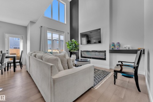 3615 42 Avenue, Beaumont, AB - Indoor Photo Showing Living Room
