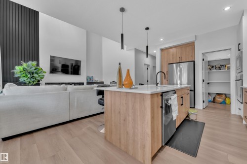 3615 42 Avenue, Beaumont, AB - Indoor Photo Showing Kitchen With Upgraded Kitchen