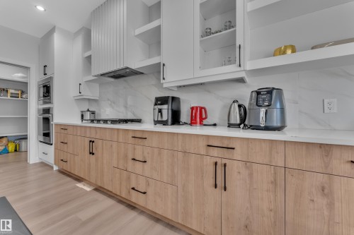 3615 42 Avenue, Beaumont, AB - Indoor Photo Showing Kitchen