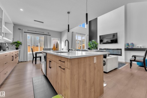 3615 42 Avenue, Beaumont, AB - Indoor Photo Showing Kitchen With Upgraded Kitchen