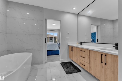 3615 42 Avenue, Beaumont, AB - Indoor Photo Showing Bathroom