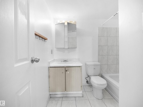 13 11265 31 Avenue, Edmonton, AB - Indoor Photo Showing Bathroom