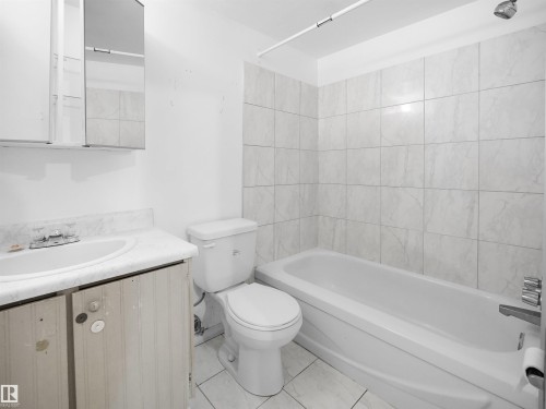 13 11265 31 Avenue, Edmonton, AB - Indoor Photo Showing Bathroom