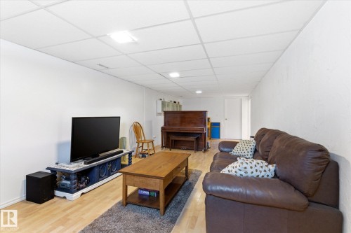 4315 105A Avenue, Edmonton, AB - Indoor