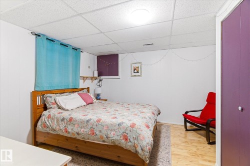 4315 105A Avenue, Edmonton, AB - Indoor Photo Showing Bedroom