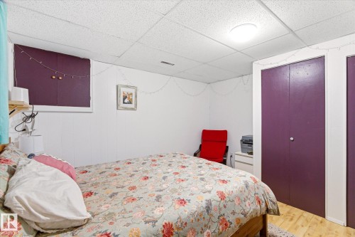 4315 105A Avenue, Edmonton, AB - Indoor Photo Showing Bedroom
